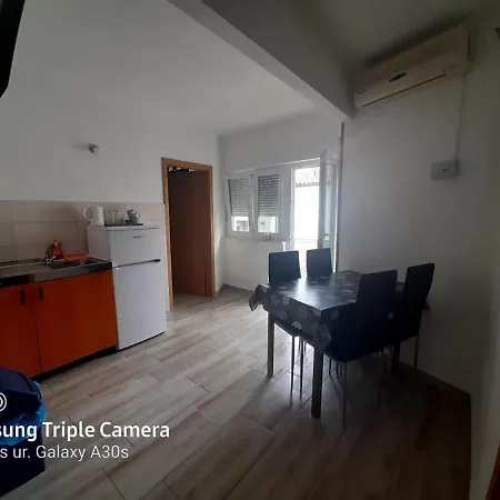 Apartment Gale Omis