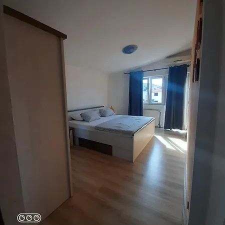 Gale Apartment *